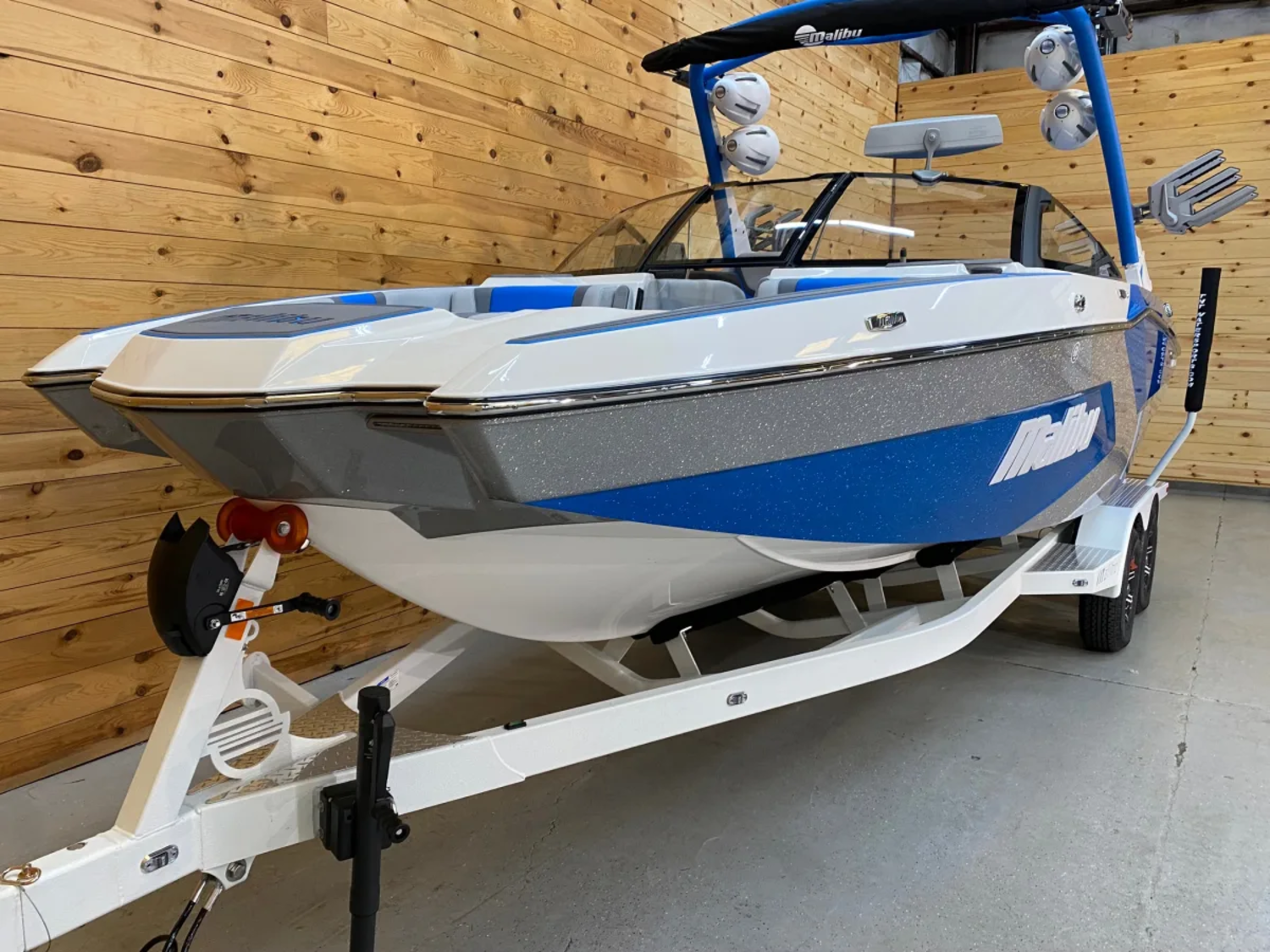 2024 Malibu 23 MXZ Wakesetter