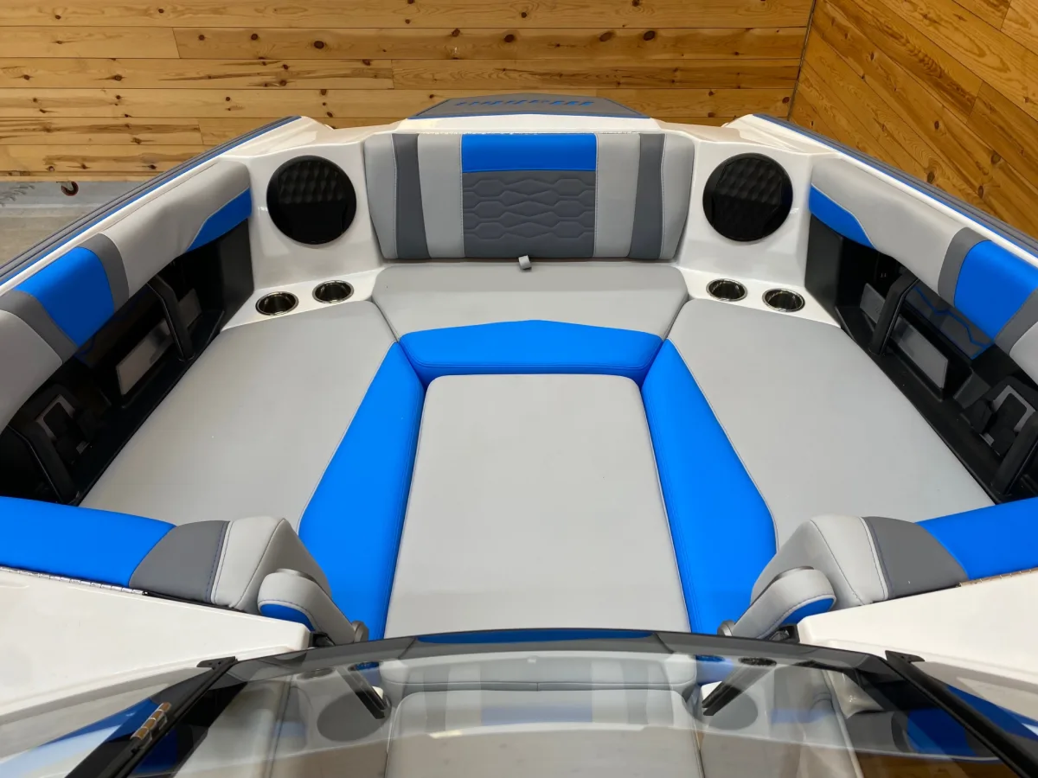 2024 Malibu 23 MXZ Wakesetter