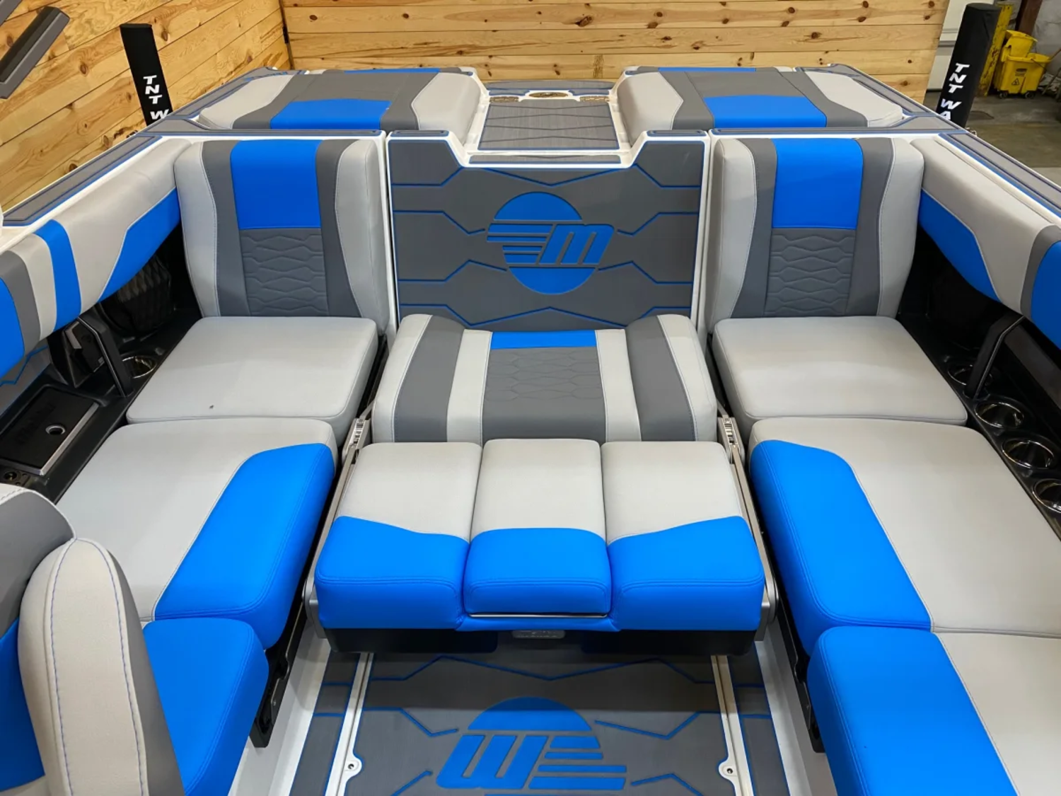 2024 Malibu 23 MXZ Wakesetter