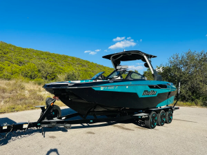 2021 Malibu Boats M240 for sale in Volente, Texas