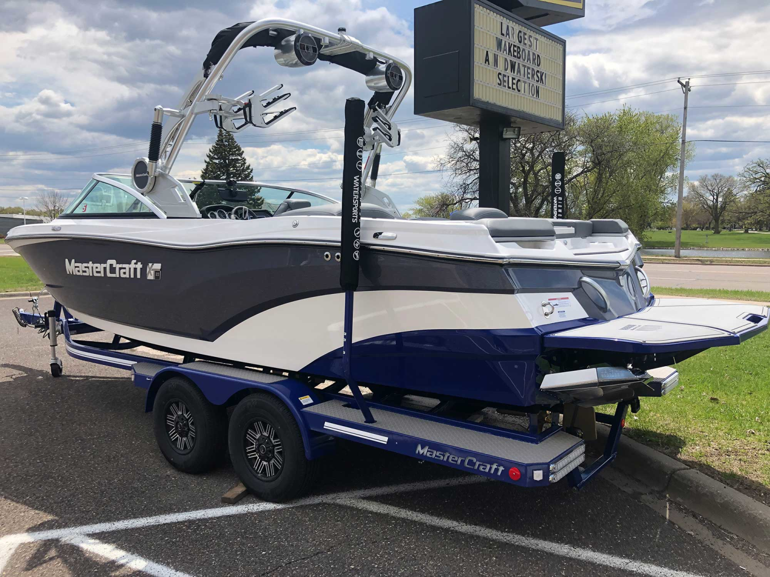 2019 MasterCraft XT23