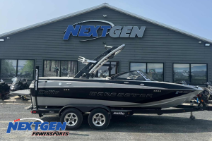 2011 Malibu Boats Wakesetter VTX for sale in CLEAR LAKE, Wisconsin