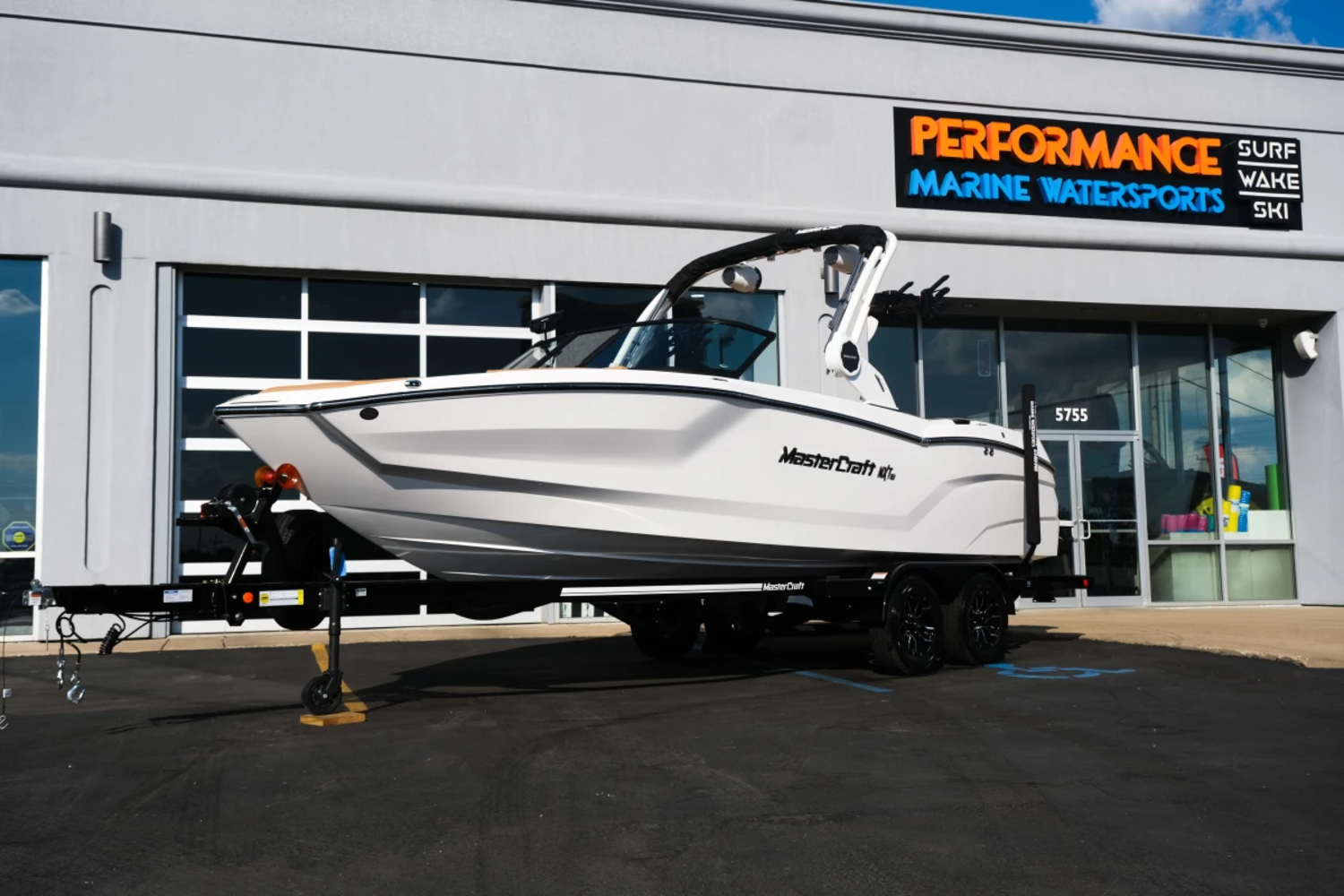 2026 MASTERCRAFT NXT23 WHITE & COOLFEEL BEACH TAN 