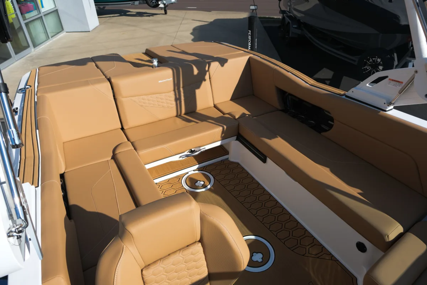 2026 MASTERCRAFT NXT23 WHITE & COOLFEEL BEACH TAN 