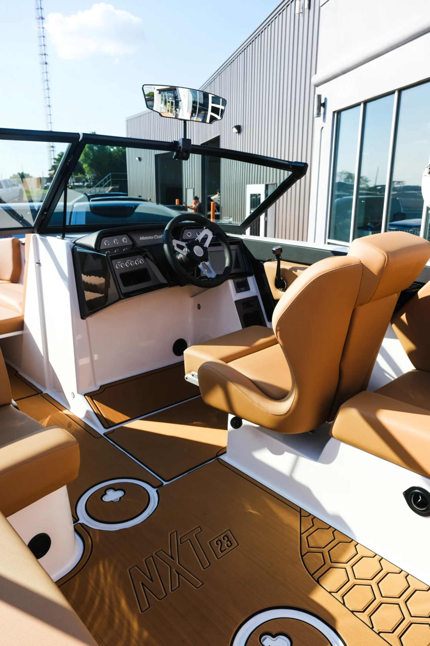 2026 MASTERCRAFT NXT23 WHITE & COOLFEEL BEACH TAN 