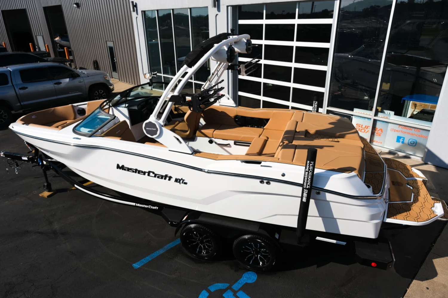 2026 MASTERCRAFT NXT23 WHITE & COOLFEEL BEACH TAN 