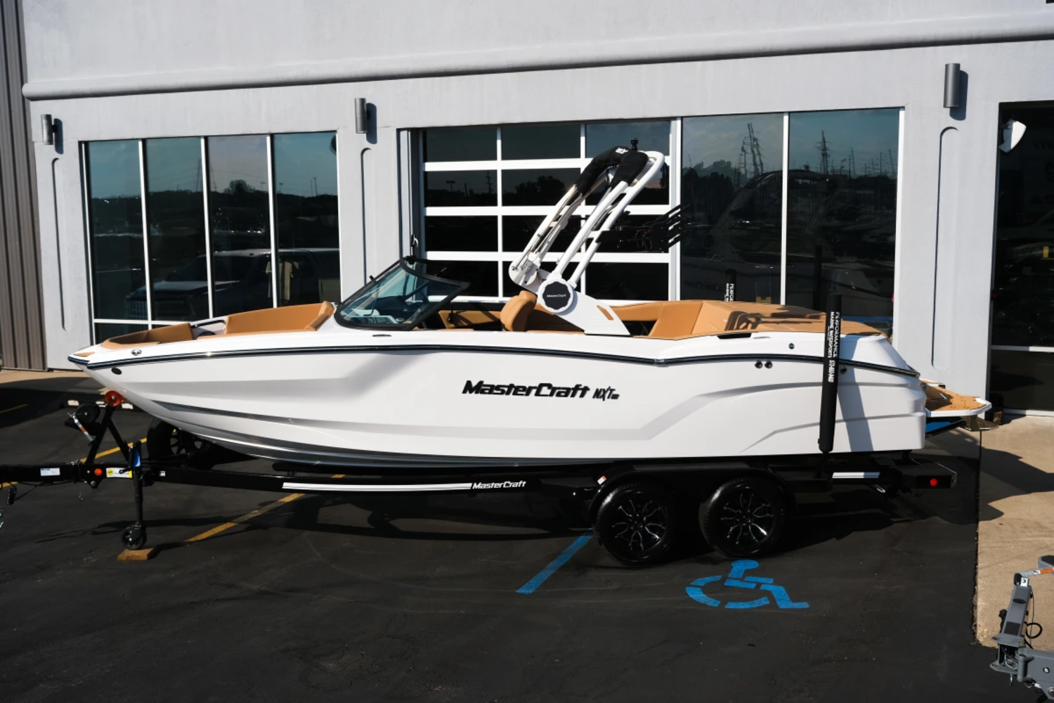 2026 MASTERCRAFT NXT23 WHITE & COOLFEEL BEACH TAN 