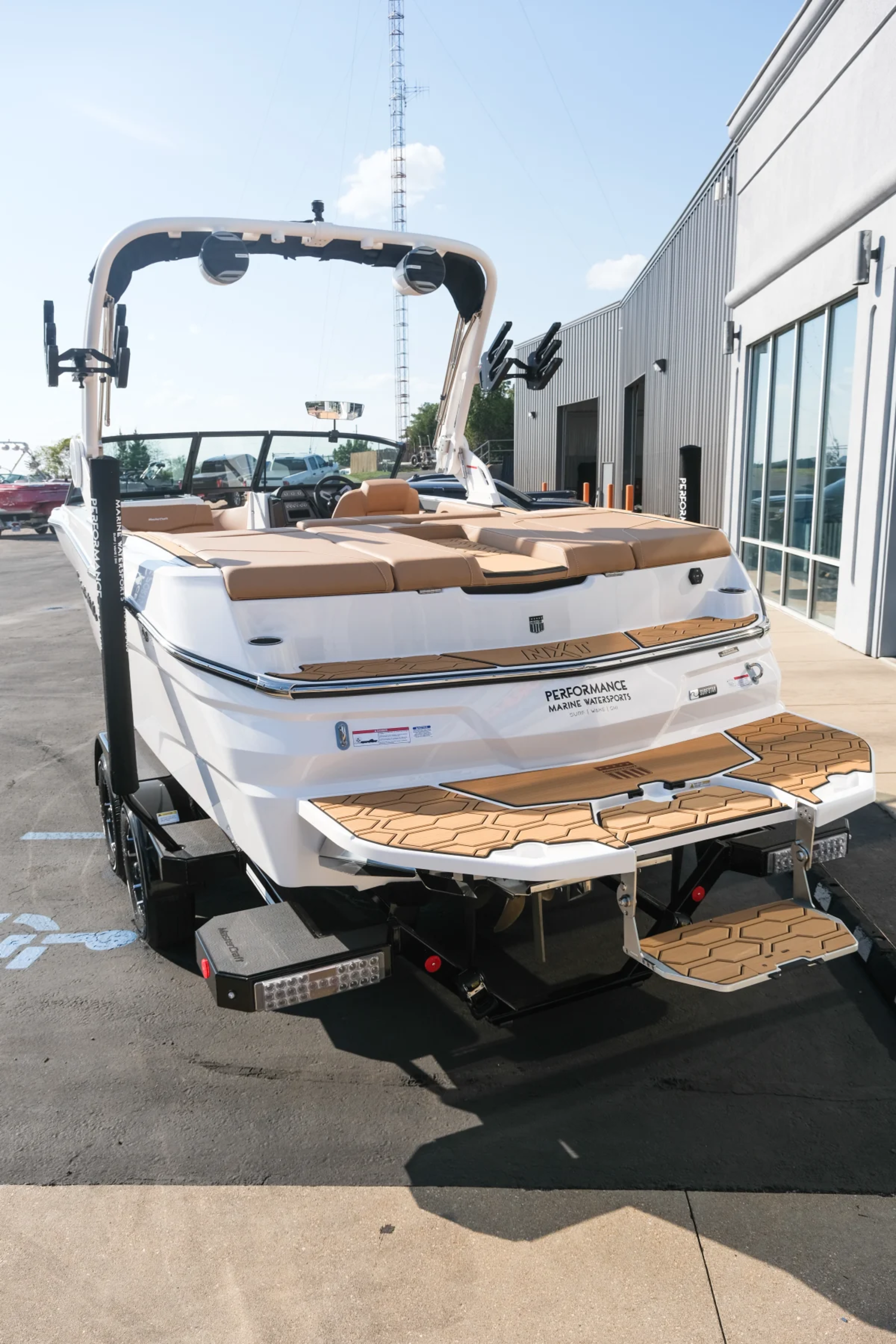 2026 MASTERCRAFT NXT23 WHITE & COOLFEEL BEACH TAN 