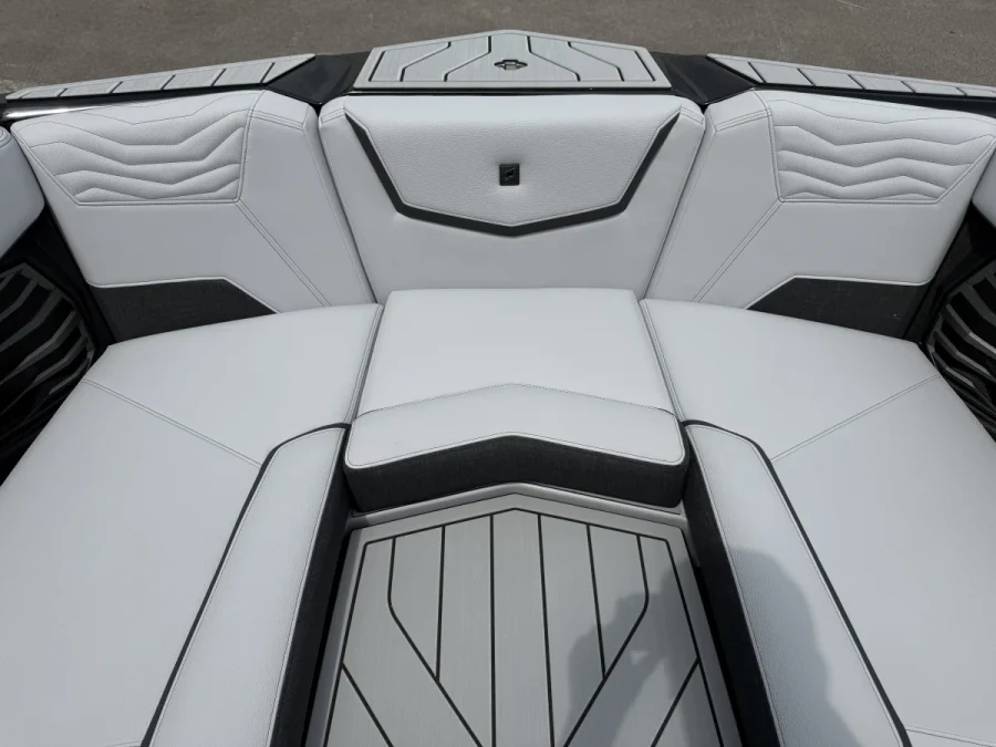 2025-nautique-g23-113228-image5.webp