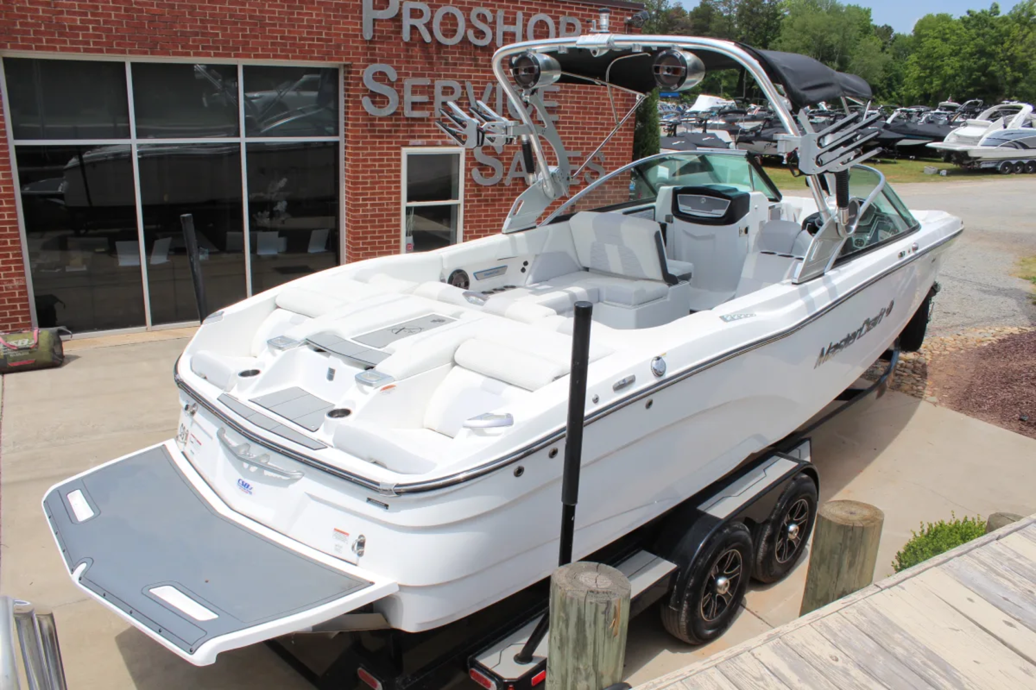 MasterCraft X26 Surf and Wake Boat