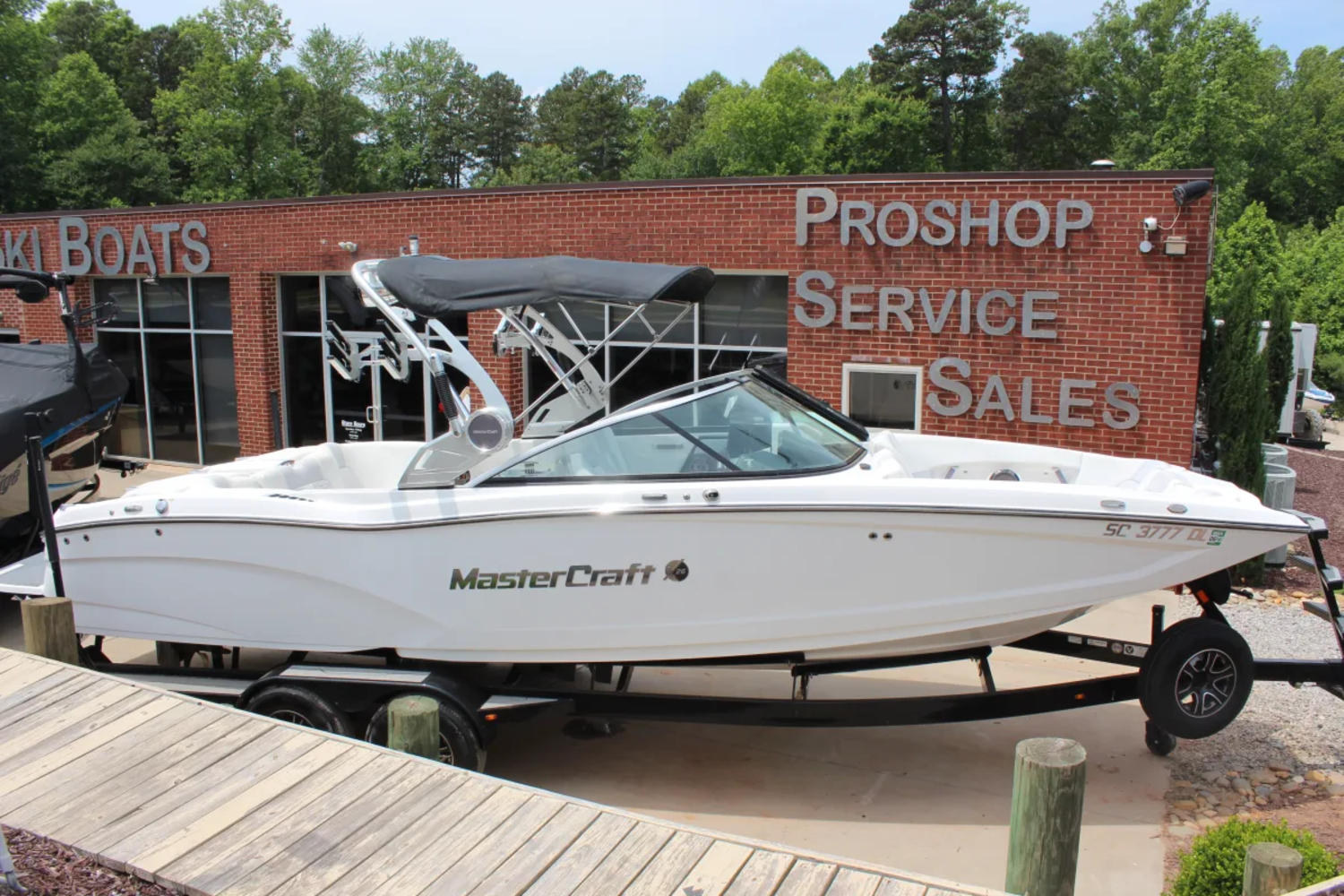 MasterCraft X26 Surf and Wake Boat