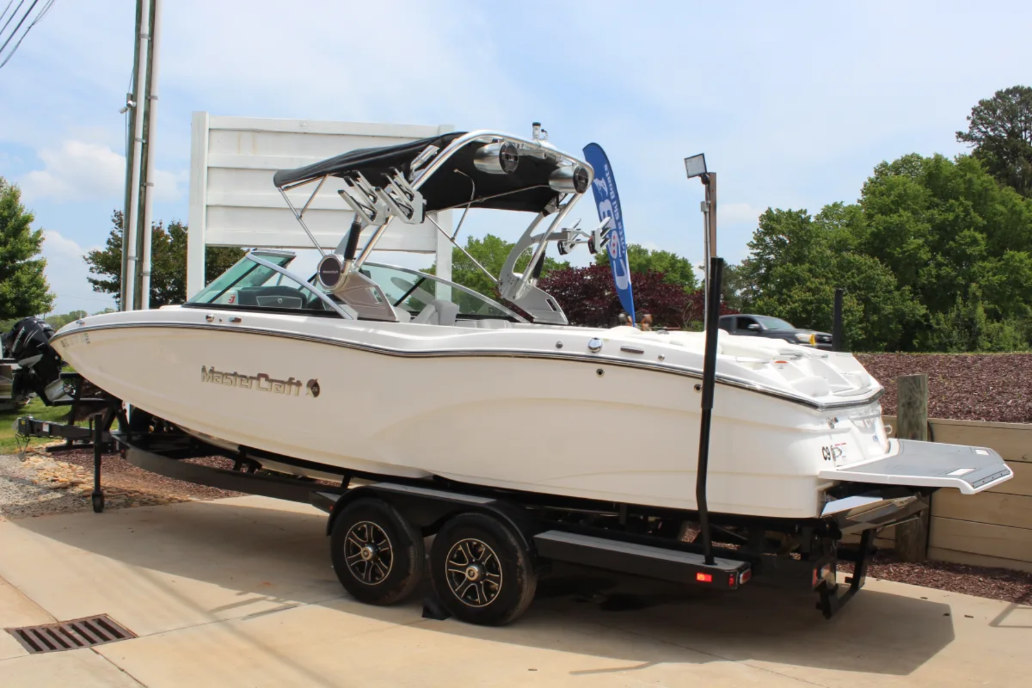 MasterCraft X26 Surf and Wake Boat