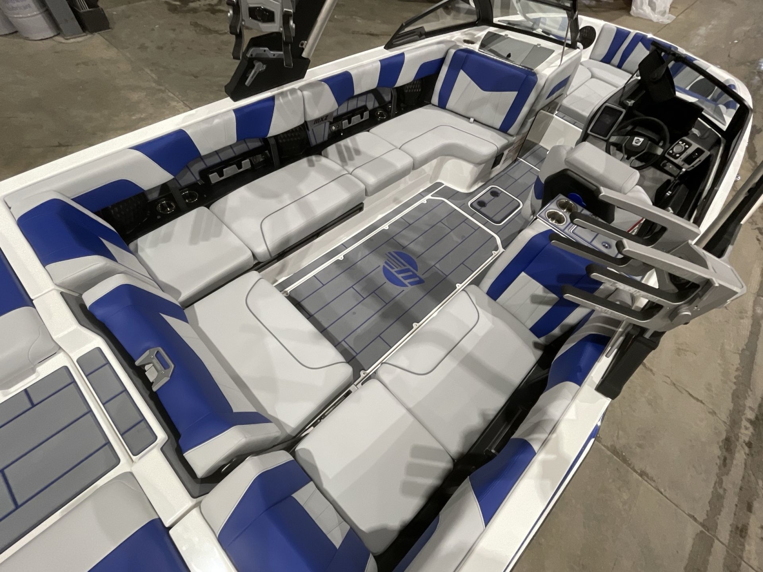 2023 Malibu 24 MXZ