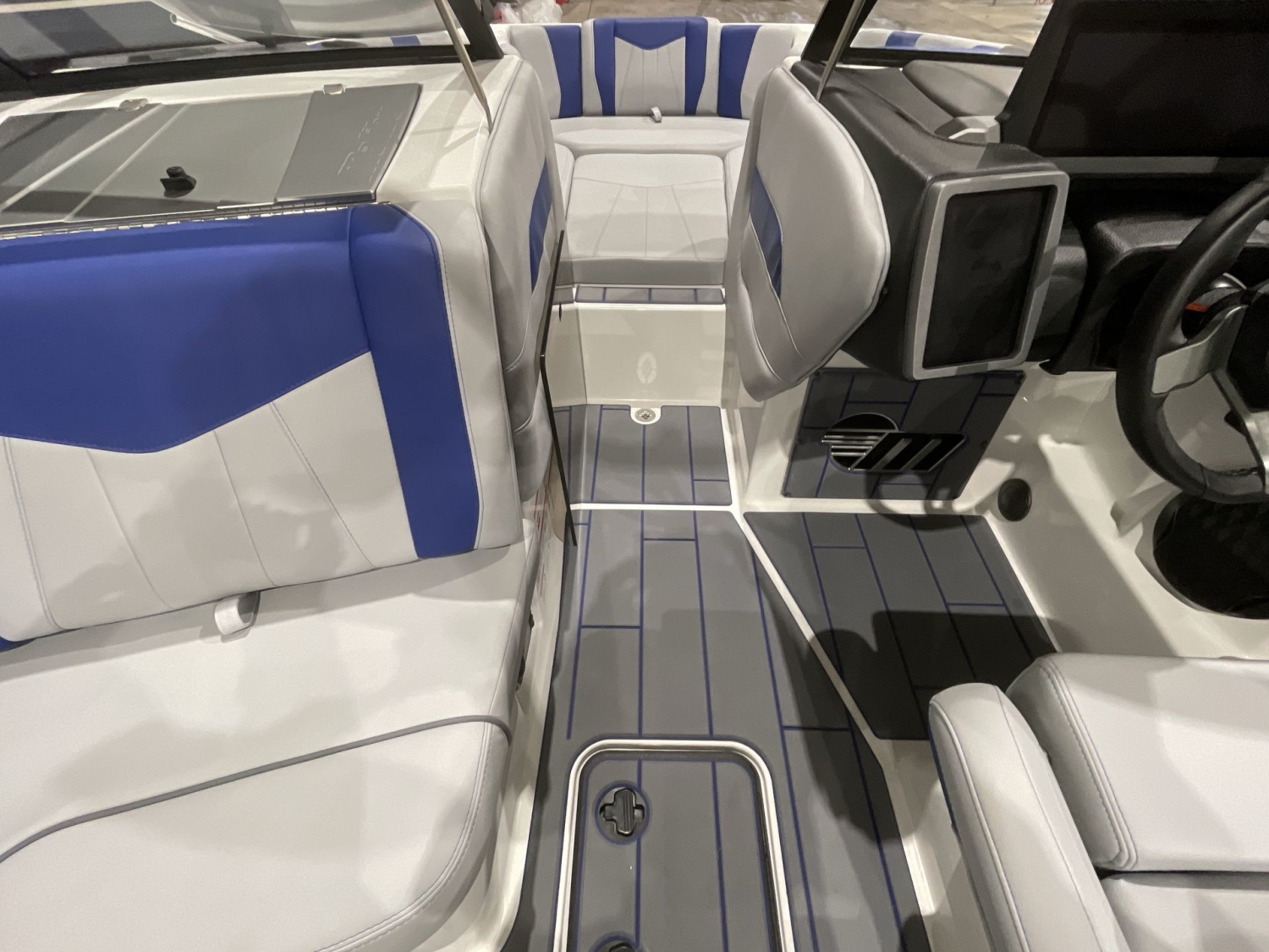 2023 Malibu 24 MXZ