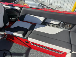 2019-mastercraft-x24-113354-image14