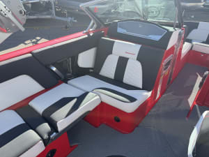 2019-mastercraft-x24-113354-image19