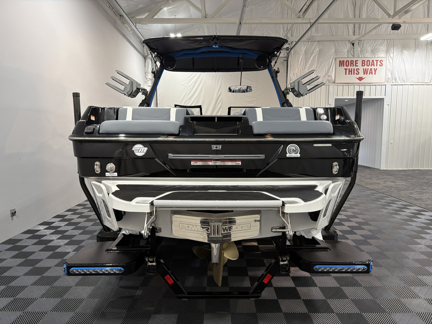 2026 Malibu 23 LSV
