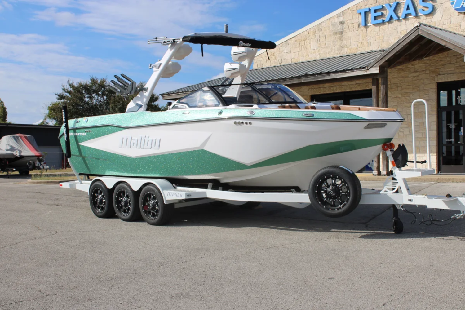 2026 Malibu 25 LSV