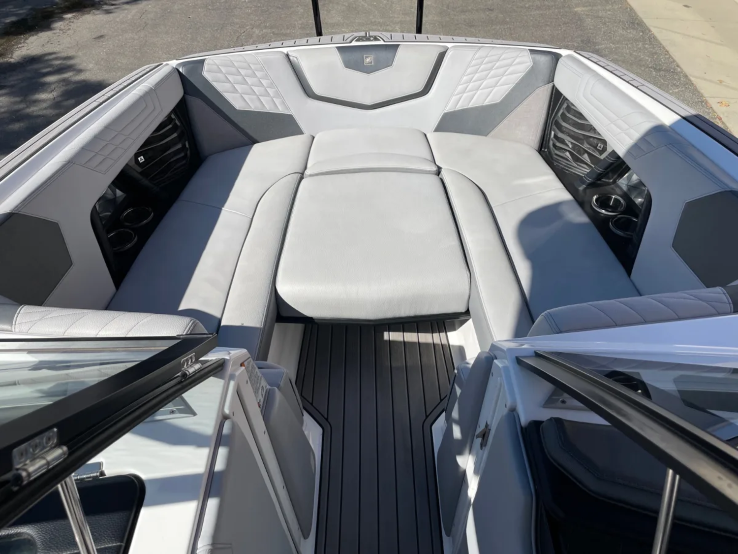 2022 NAUTIQUE G25 W/ZZ8 600HP SUPERCHARGED POWER PLANT.  ONLY 146 HOURS