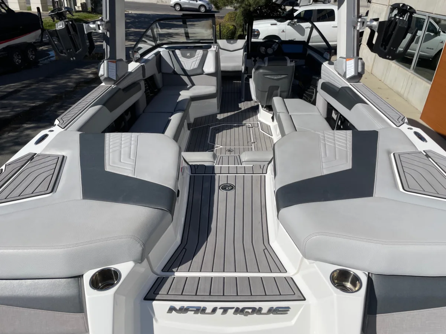 2022 NAUTIQUE G25 W/ZZ8 600HP SUPERCHARGED POWER PLANT.  ONLY 146 HOURS