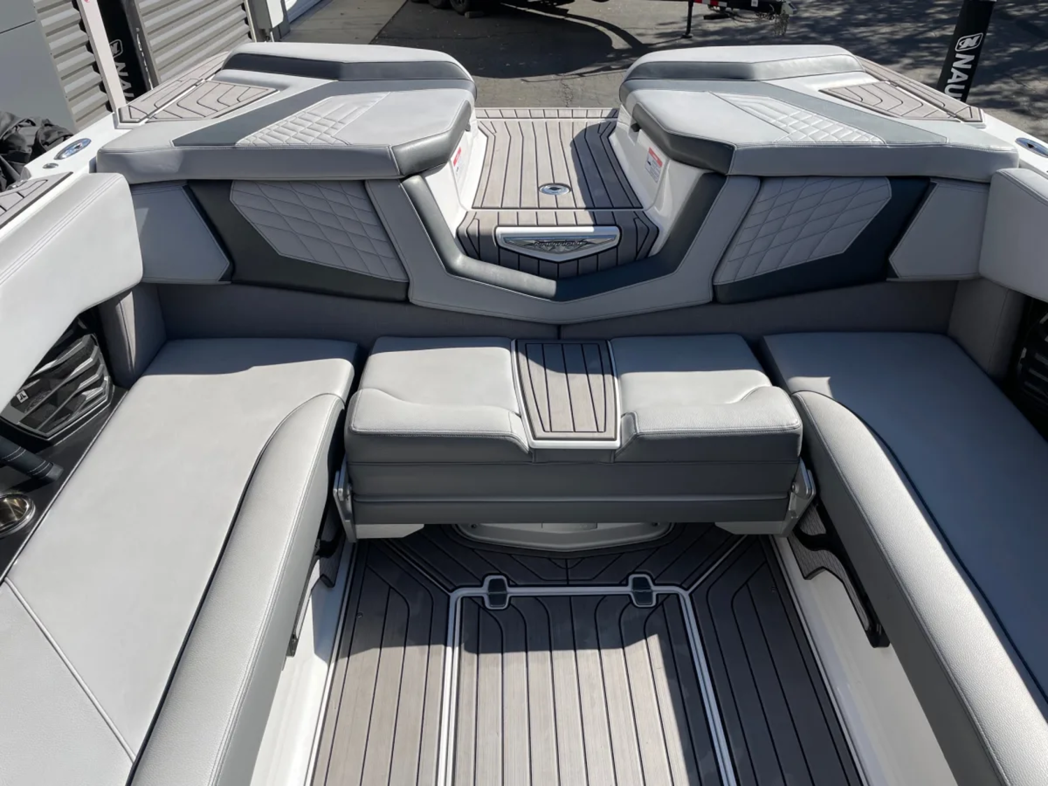 2022 NAUTIQUE G25 W/ZZ8 600HP SUPERCHARGED POWER PLANT.  ONLY 146 HOURS