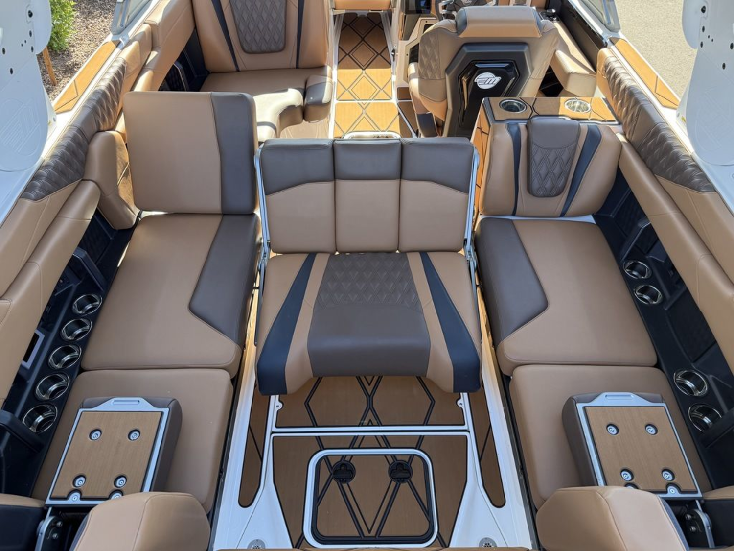 2026 Malibu Boats M242