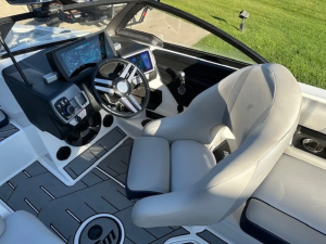 2017 Malibu Boats Wakesetter VLX for sale in Excelsior, Minnesota