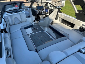 2017 Malibu Boats Wakesetter VLX for sale in Excelsior, Minnesota