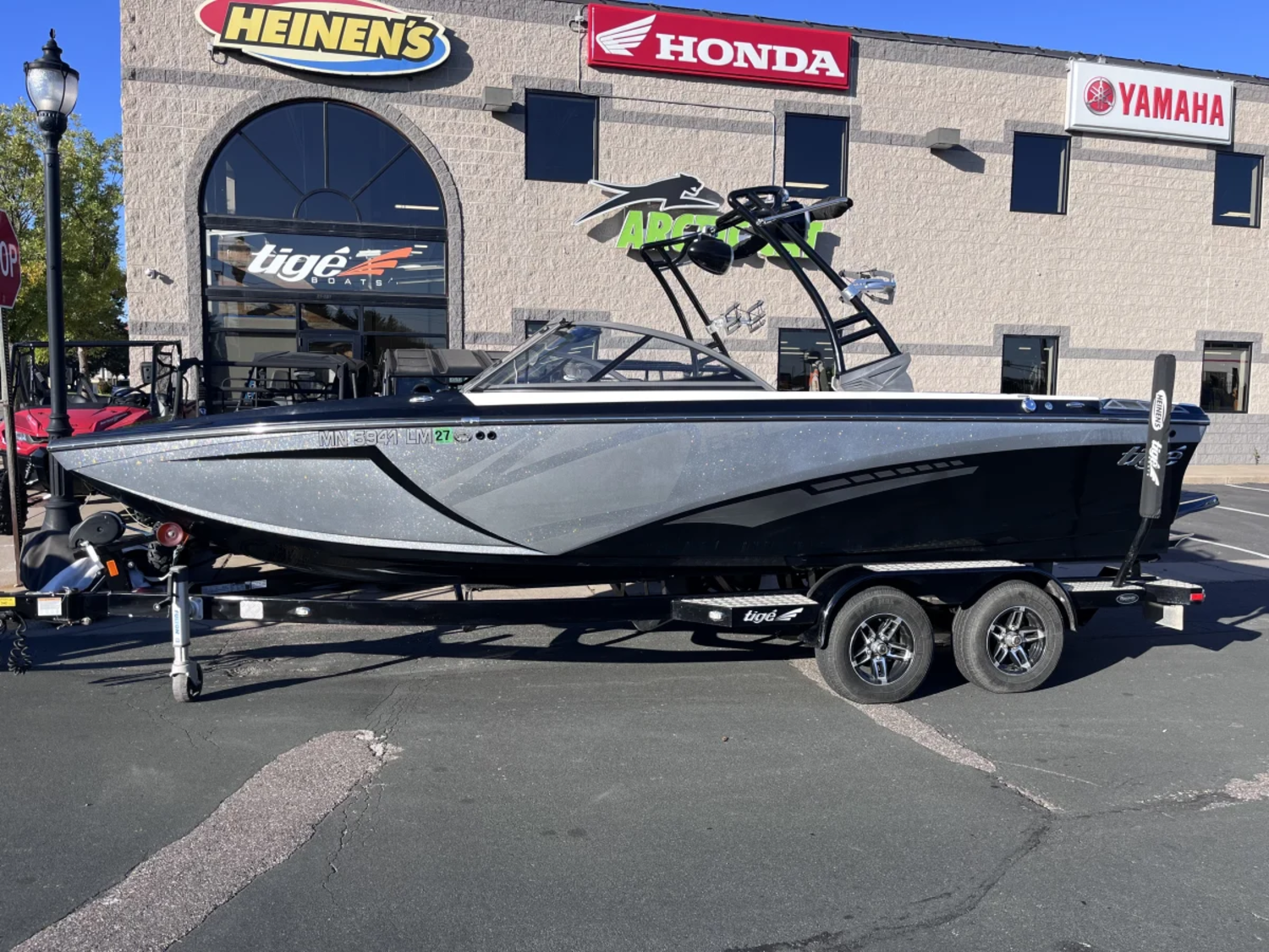2016 TIGE R21! USA DELIVERY AVAILABLE! ONE OWNER BOAT! ONLY 200 HOURS!
