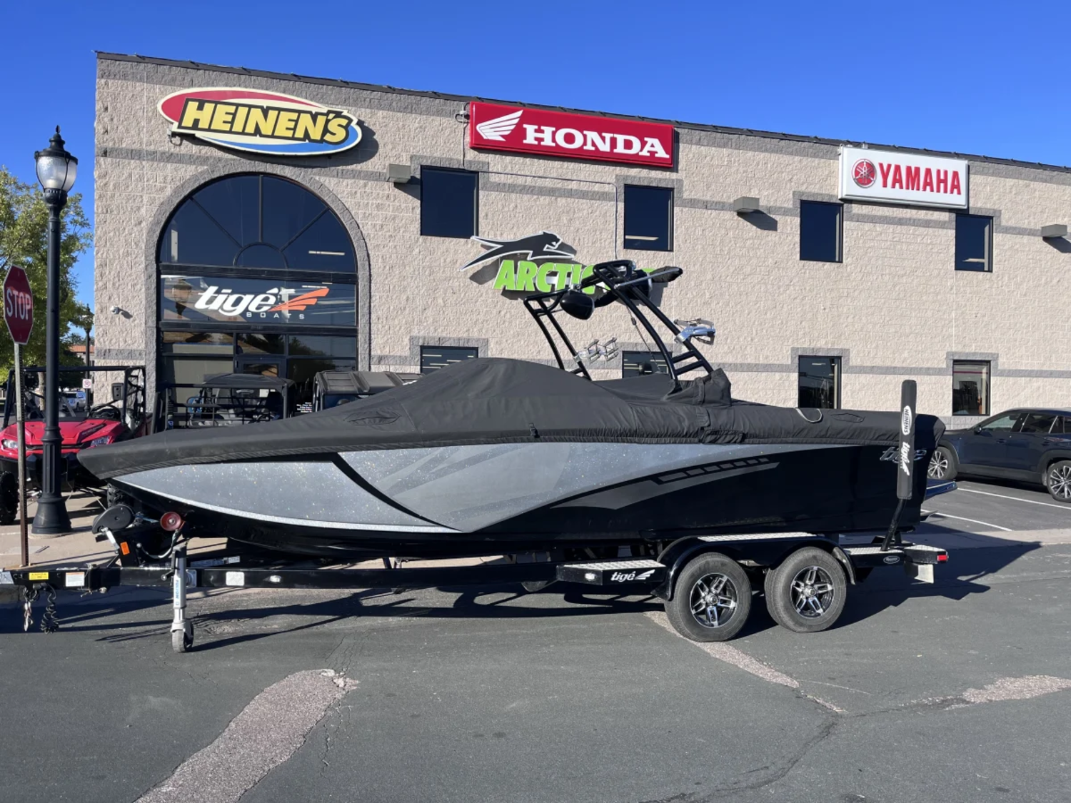 2016 TIGE R21! USA DELIVERY AVAILABLE! ONE OWNER BOAT! ONLY 200 HOURS!