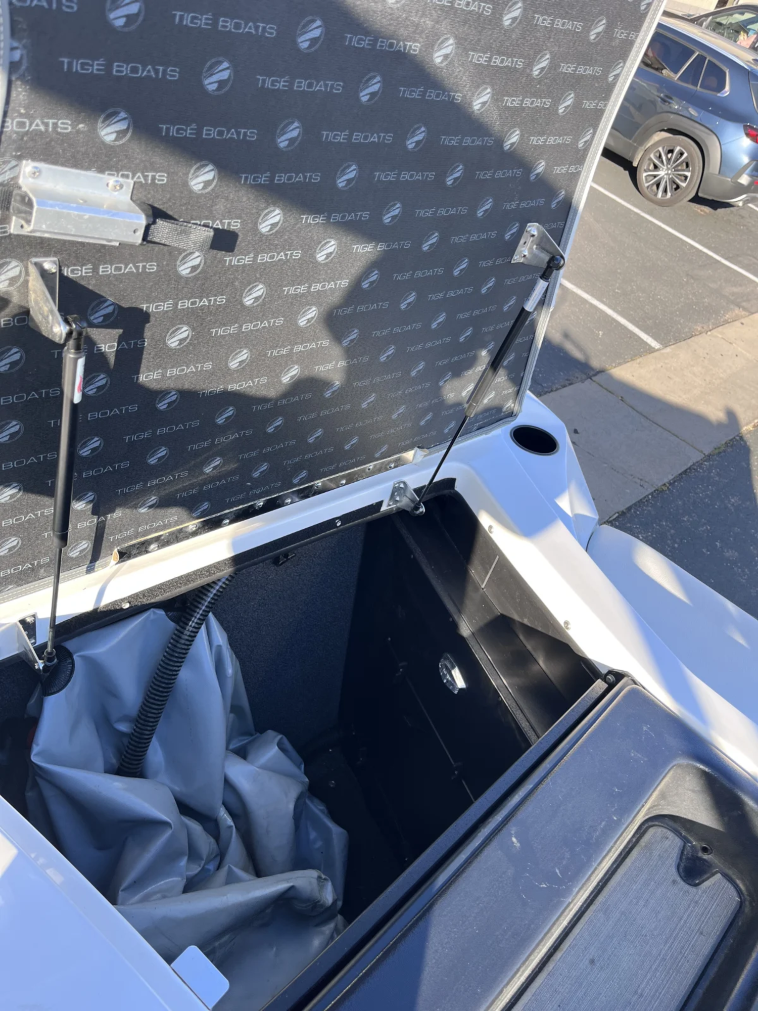 2016 TIGE R21! USA DELIVERY AVAILABLE! ONE OWNER BOAT! ONLY 200 HOURS!