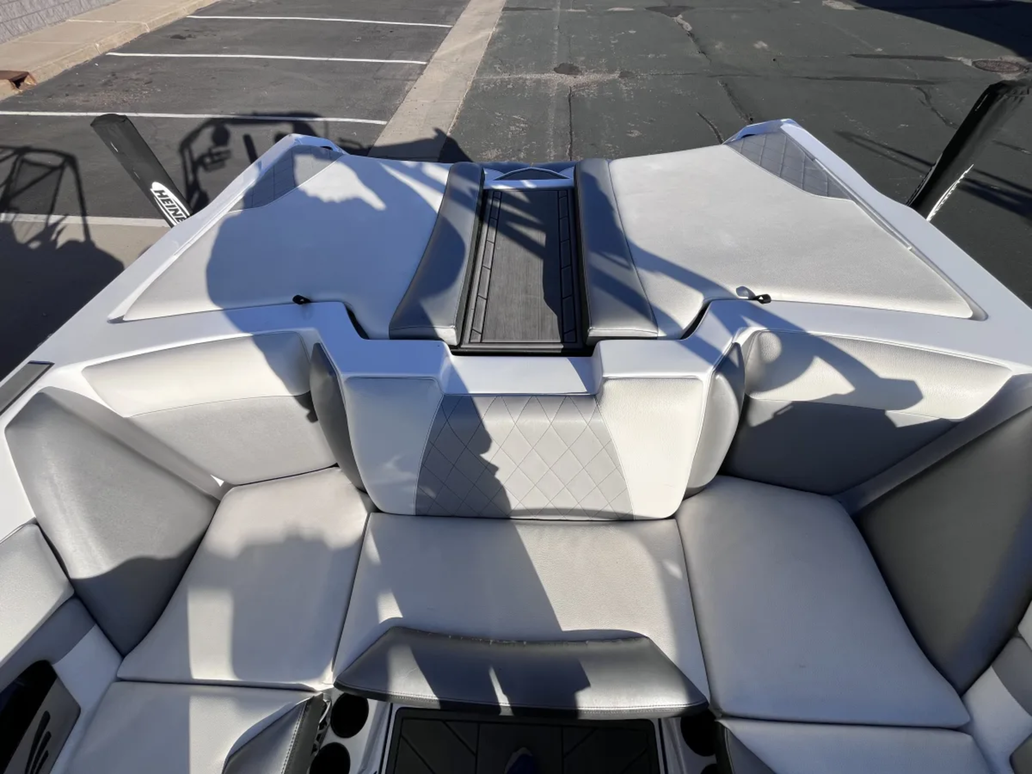 2016 TIGE R21! USA DELIVERY AVAILABLE! ONE OWNER BOAT! ONLY 200 HOURS!