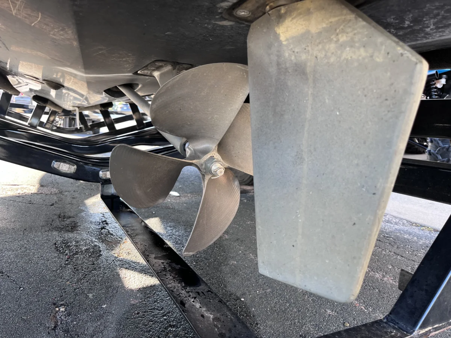 2016 TIGE R21! USA DELIVERY AVAILABLE! ONE OWNER BOAT! ONLY 200 HOURS!