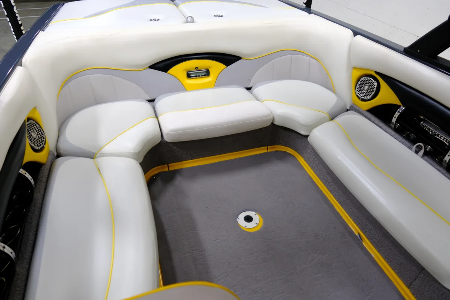 2011 Malibu Boats Wakesetter 23 LSV for sale in Indianapolis, Indiana