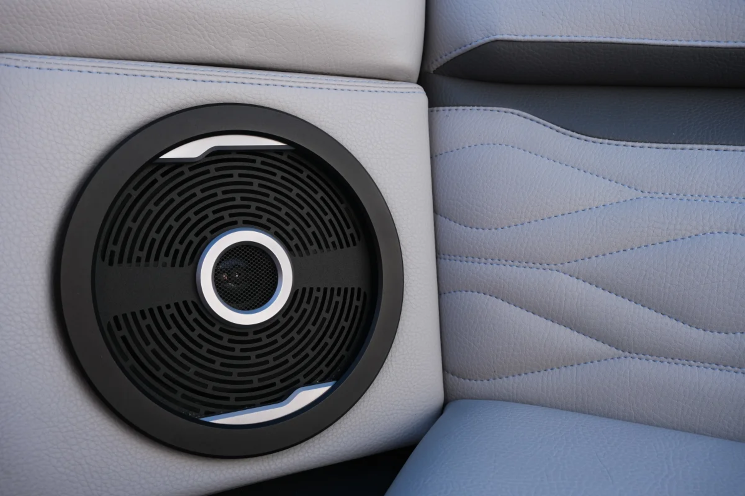 2025 SUPRA SE550 SLATE BLUE WITH POWER BIMINI LOADED  