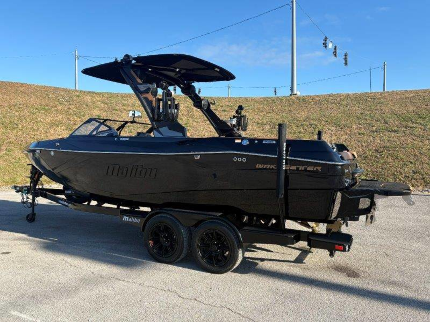 2026 Malibu 23 LSV
