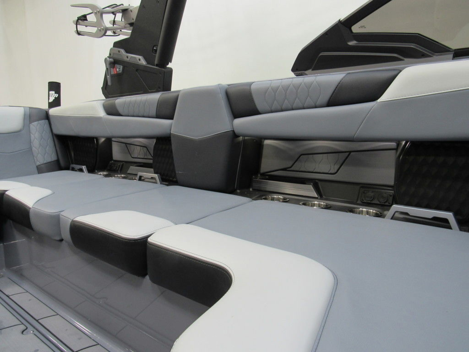 2024 Malibu Boats M220