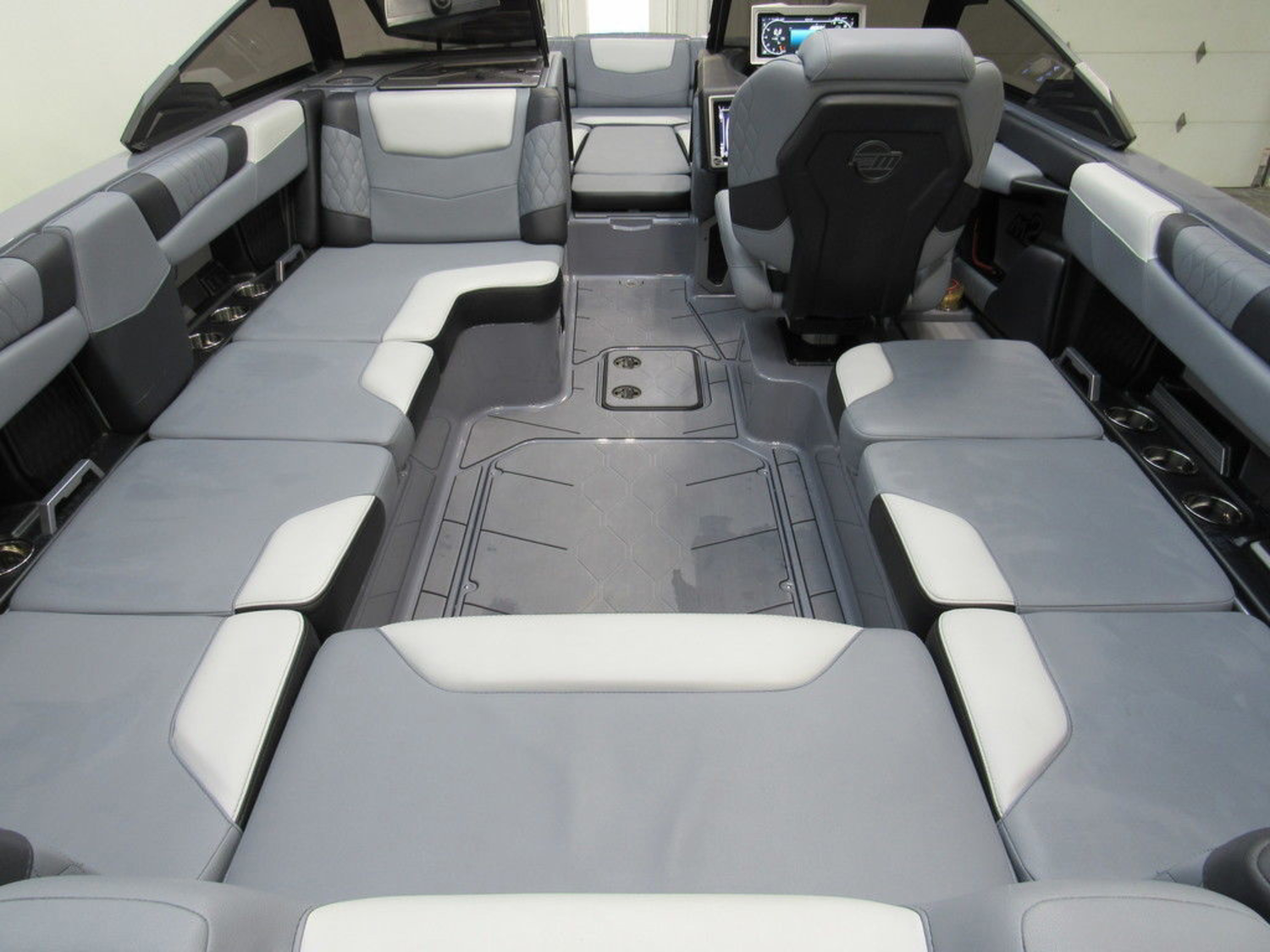 2024 Malibu Boats M220