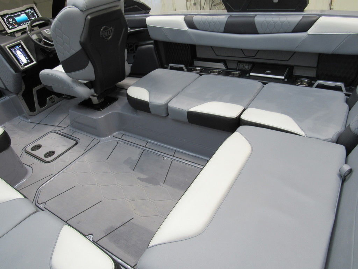 2024 Malibu Boats M220