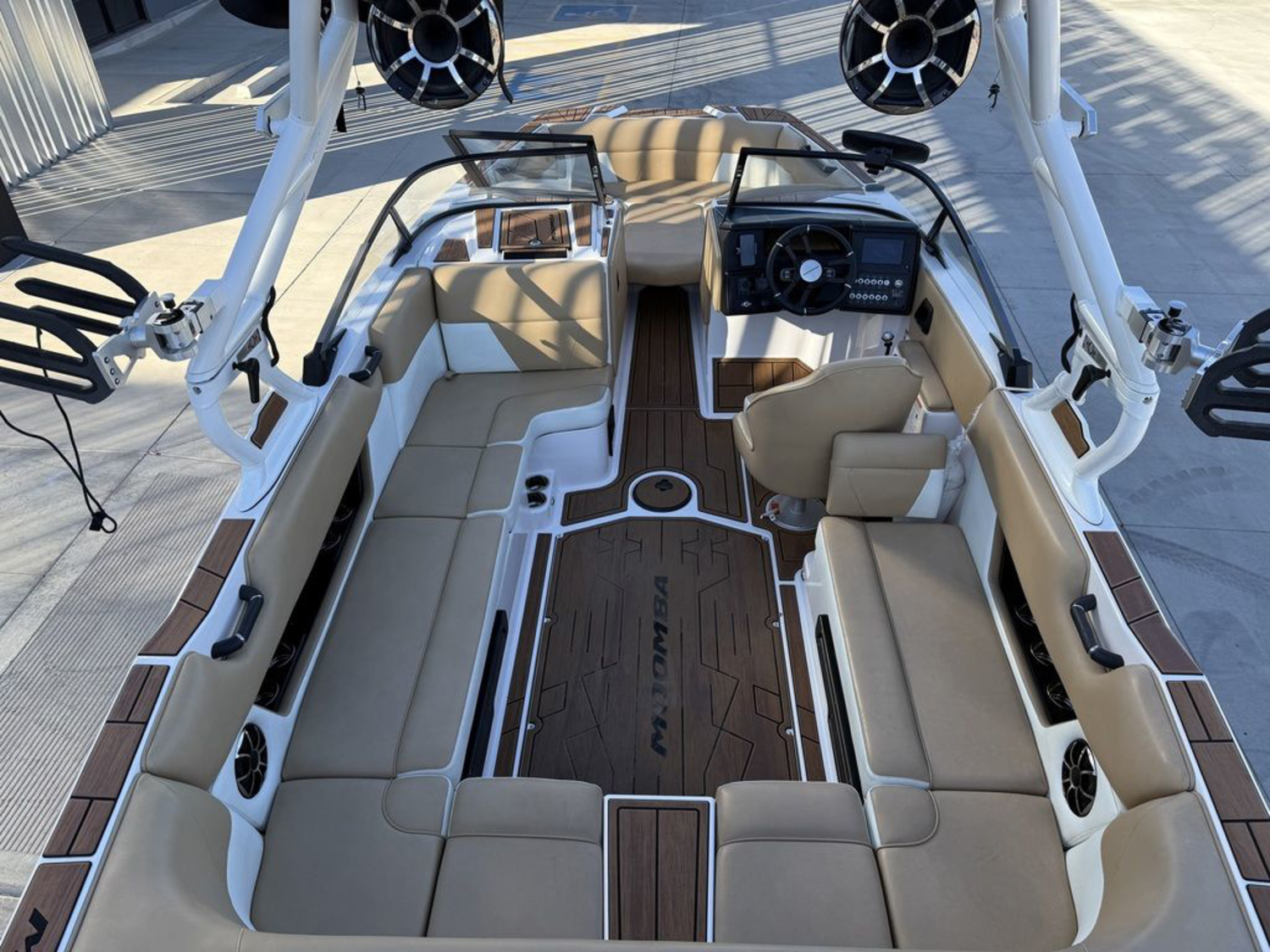 2023 MOOMBA Max