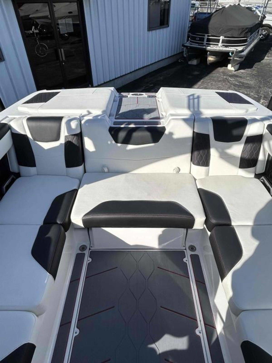 2024 Malibu Boats M220 for sale in Osage Beach, Missouri