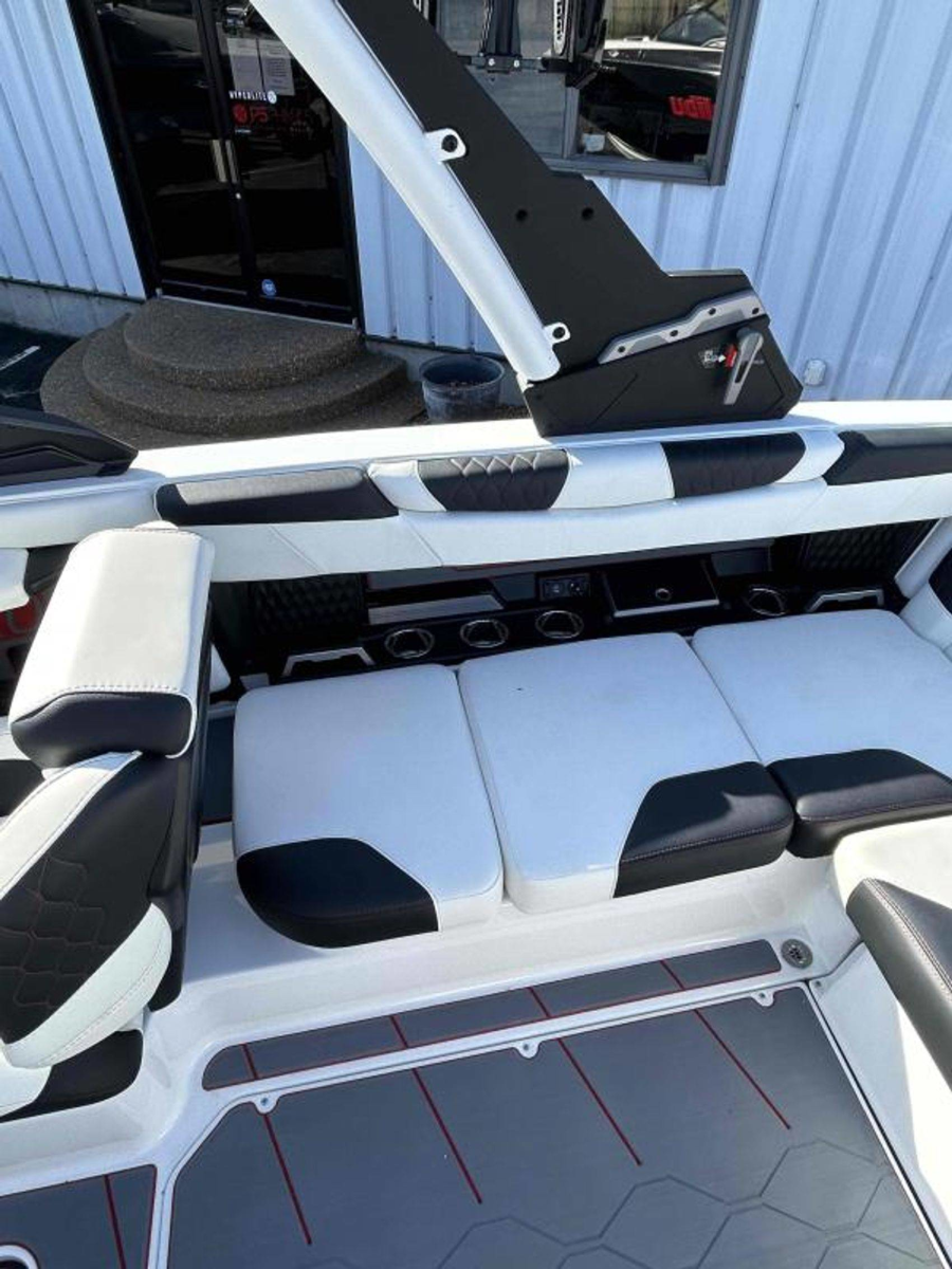 2024 Malibu Boats M220 for sale in Osage Beach, Missouri