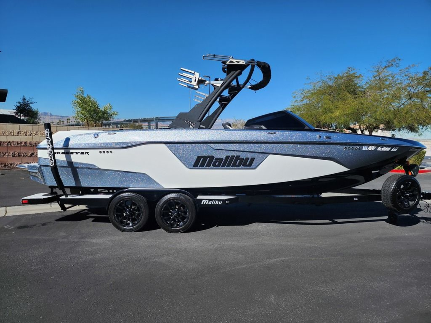 2021 Malibu Boats 25 LSV