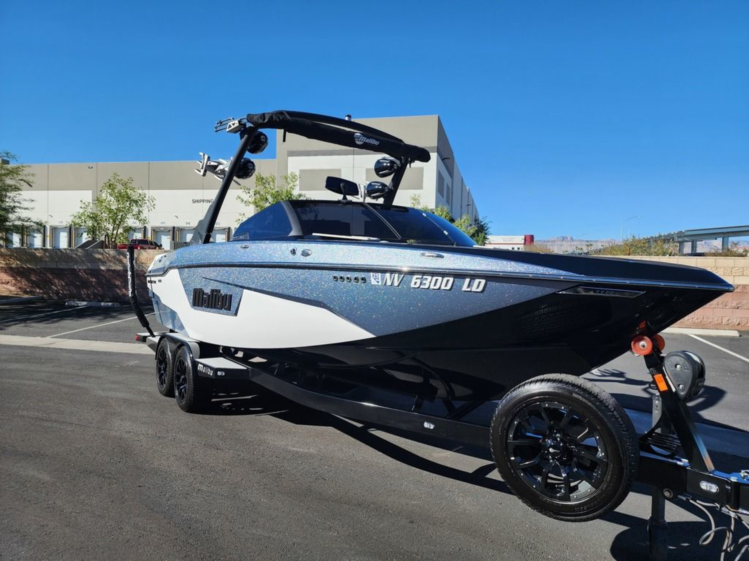 2021 Malibu Boats 25 LSV