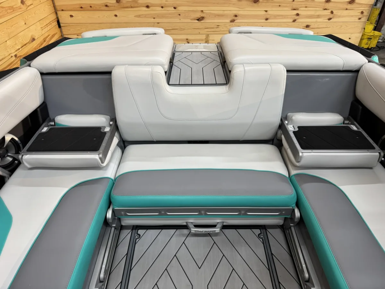 2019 Malibu 24 MXZ Wakesetter 