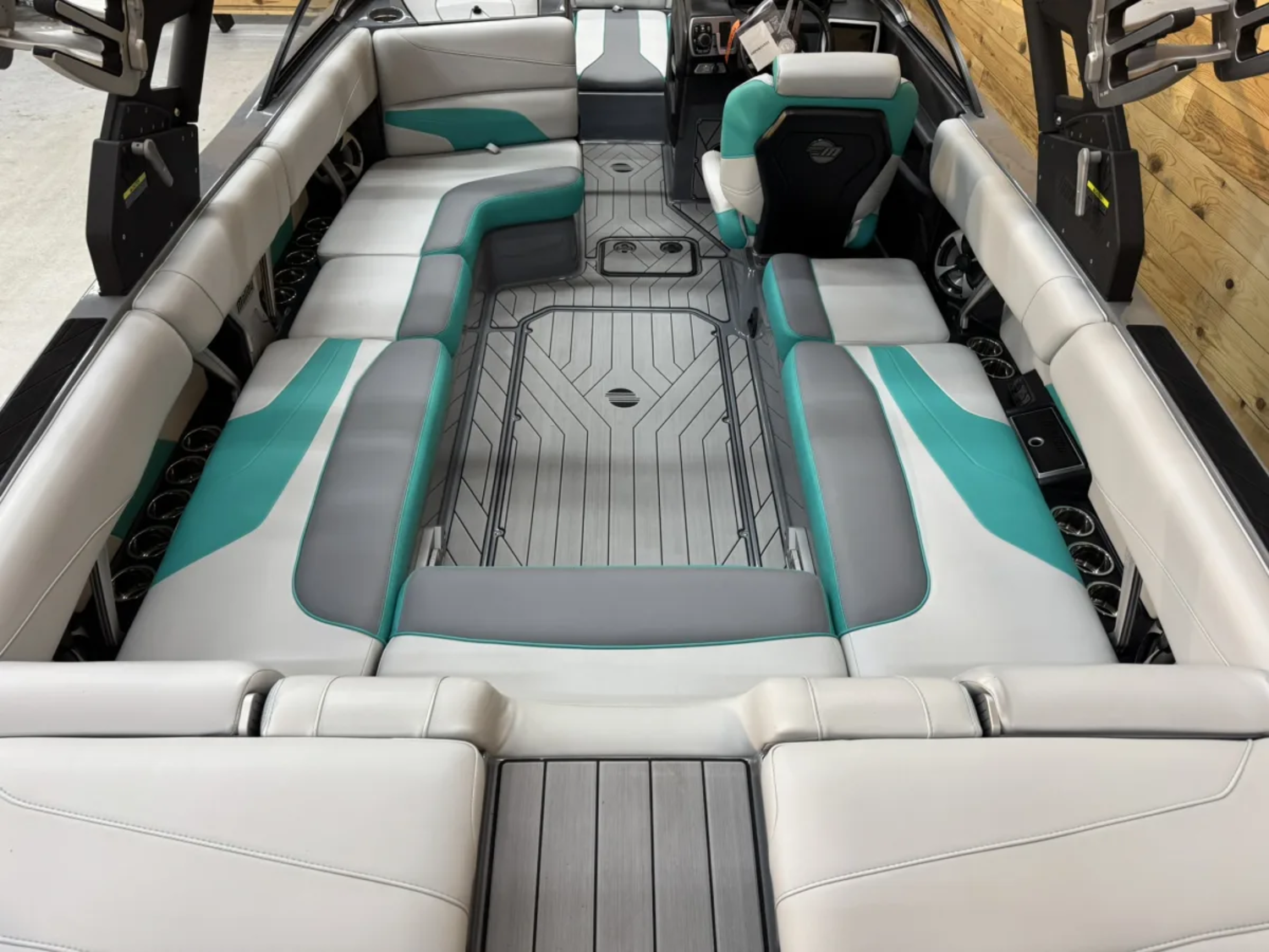 2019 Malibu 24 MXZ Wakesetter 