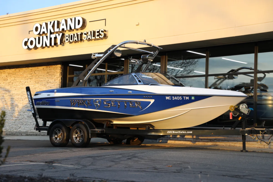 2012 Malibu Boats Wakesetter VLX for sale in Highland, Michigan