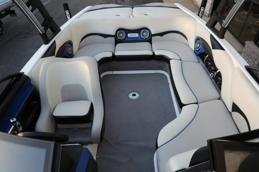 2012 Malibu Boats Wakesetter VLX for sale in Highland, Michigan