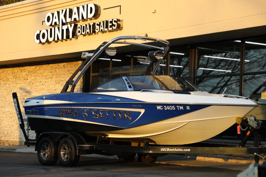 2012 Malibu Boats Wakesetter VLX for sale in Highland, Michigan