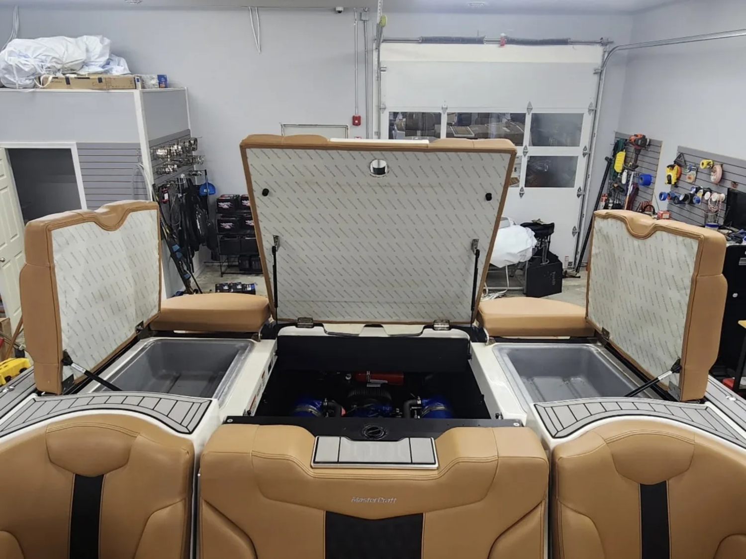 2022 MasterCraft XT22 